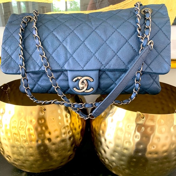 CHANEL Iridescent Caviar Quilted - Picture 6 of 13
